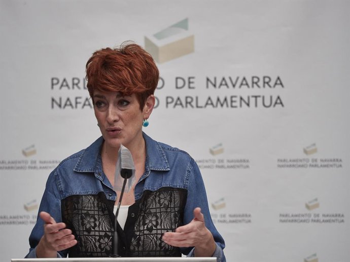 La diputada del Grupo Parlamentario EH Bildu Nafarroa Bakartxo Ruiz, durante una rueda de prensa tras la sesión plenaria en el Parlamento de Navarra, en Pamplona, Navarra (España) a 4 de junio de 2020.