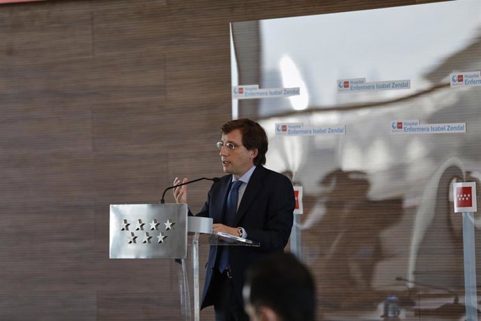 El alcalde de Madrid, José Luis Martínez Almeida, durante la Inauguración del Hospital Isabel Zendal