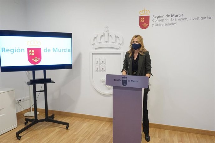 La directora general del SEF, Marisa López, ofreció los datos del paro de noviembre en rueda de prensa.