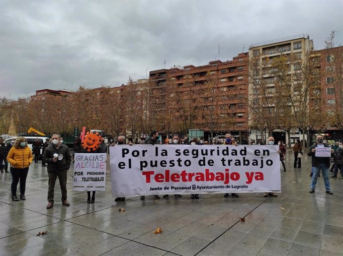 Protesta de la Junta de Personal del Ayuntamiento de Logroño ante las "pésimas" medidas de seguridd para luchar contra el COVID-19
