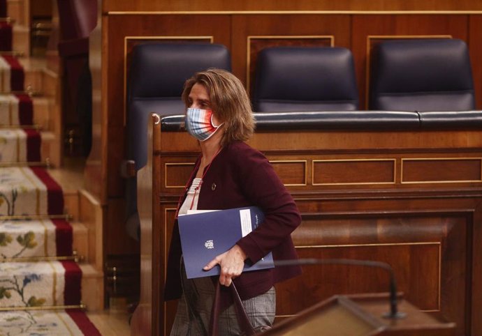 La vicepresidenta cuarta y ministra para la Transición Ecológica, Teresa Ribera, durante una sesión plenaria en el Congreso de los Diputados, en Madrid (España), a 2 de diciembre de 2020. El Pleno afronta desde el lunes 30 de noviembre la fase final del