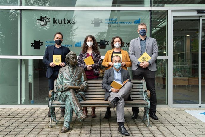 Presentación de la exposición 'La Ciencia según Forges' en San Sebastián