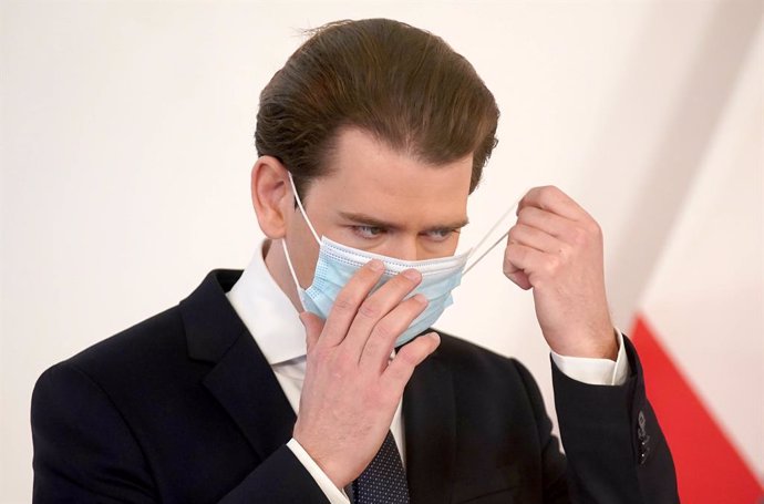 02 December 2020, Austria, Vienna: Austrian Chancellor Sebastian Kurz removes his mask before speaking during a press conference regarding the anti-coronavirus measures after attending a the cabinet meeting. Photo: Georg Hochmuth/APA/dpa