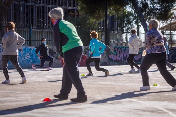 Programa de actividad física para personas mayores en parques de Zaragoza