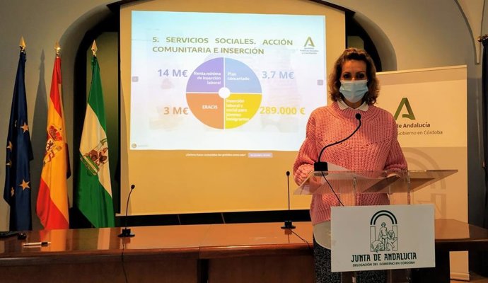 La delegada territorial de Igualdad, Políticas Sociales y Conciliación, Inmaculada Troncoso, en rueda de prensa.