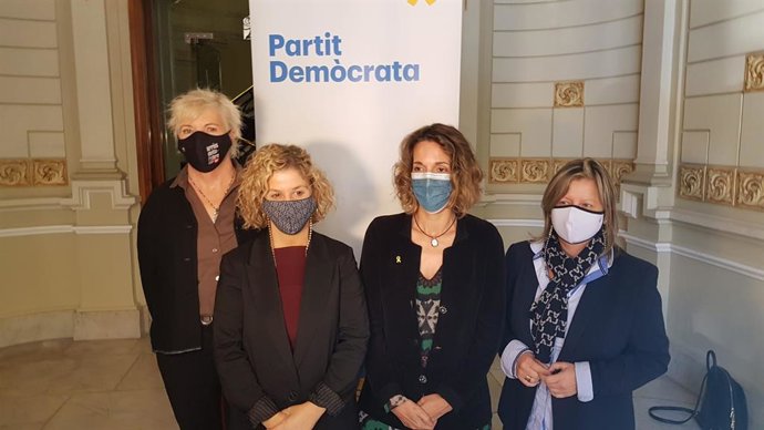 La candidata del PDeCAT a les eleccions catalanes, ngels Chacón, en una visita aquest dimecres a les Terres de l'Ebre (Tarragona).