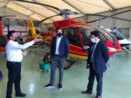 El secretario de Infraestructuras y Movilidad, Isidre Gavín, y el director de Transportes i Mobilidad, David Saldoni, han visitado el helipuerto de los Servicios Generales del Circuito de Catalunya