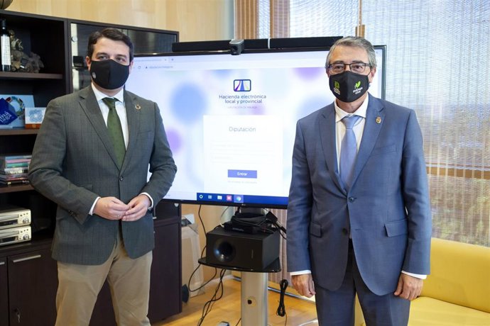 El presidente de la Diputación de Málaga, Francisco Salado, y el alcalde de Córdoba, José María Bellido