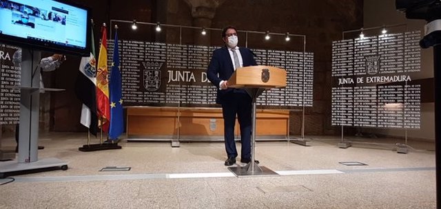 El consejero de Sanidad, José María Vergeles, en rueda de prensa