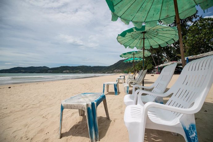 Una playa vacía de Phuket, sur de Tailandia.