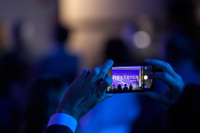 Logo de Nexllence, la nueva consultora tecnológica de Glintt, en un teléfono móvil