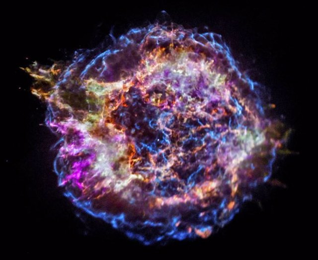 Casiopea A es un remanente de supernova en la constelación del mismo nombre