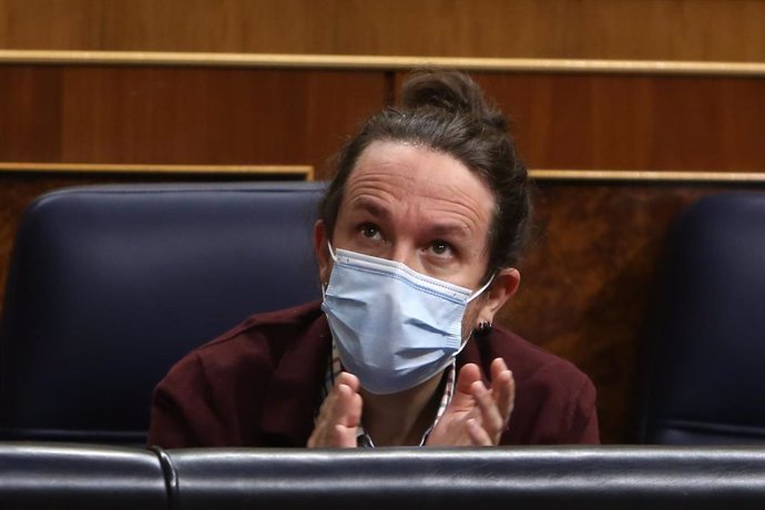 El vicepresidente segundo y líder de Unidas Podemos, Pablo Iglesias, aplaude durante una sesión plenaria en el Congreso de los Diputados, en Madrid (España), a 2 de diciembre de 2020. El Pleno afronta desde el lunes 30 de noviembre la fase final del deb