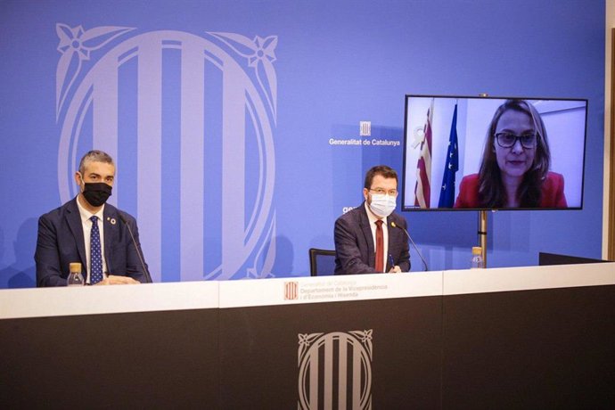 El conseller de Acción Exterior, Bernat Solé, el vicepresidente de la Generalitat, Pere Aragons, y la delegada del Govern ante la UE, Meritxell Serret.