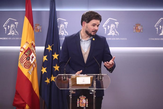 El portavoz de ERC en el Congreso, Gabriel Rufián, interviene en una rueda de prensa posterior a la Comisión de Presupuestos en el Congreso de los Diputados, en Madrid, (España), a 24 de noviembre de 2020. En dicha comisión se ha debatido y votado el pr