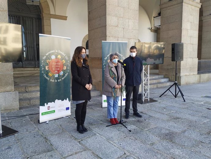 Presentación de la campaña para incentivar el comercio local en Navidad en Cáceres