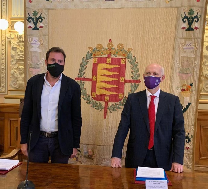 El alcalde Óscar Puente junto al concejal Alberto Palomino.