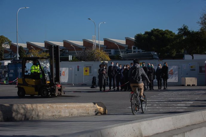 Mercabarna fa una prova pilot per evitar la collisió de vehicles mitjanant el 5G. Barcelona, el 3 de desembre del 2020.