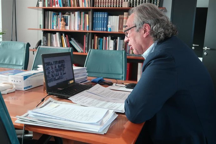 El conseller de Educación, Universidad e Investigación, Martí March, durante la reunión.