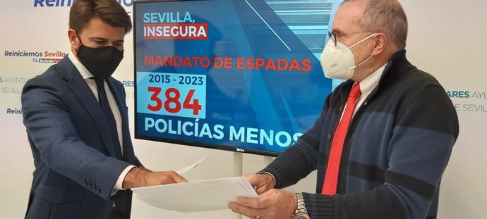 Pérez, en una rueda de prensa sobre la falta de policías locales