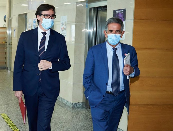 El ministro de Sanidad, Salvador Illa, con el presidente de Cantabria, Miguel Ángel Revilla