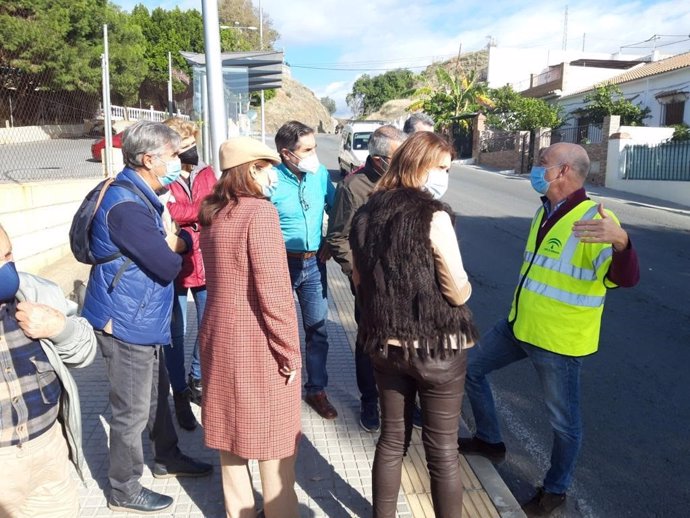 Visita al Camino del Colmenar donde se construiran nuevas aceras para el tránsito peatonal