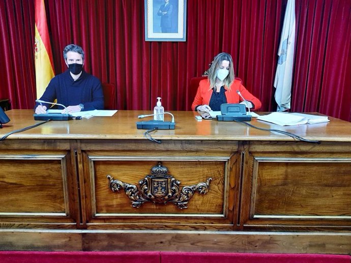 El teniente de alcalde de Lugo, Rubén Aroxo, y la alcaldesa, Lara Méndez, en la rueda de prensa