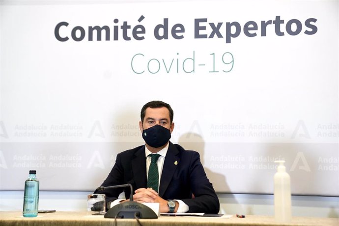 El presidente de la Junta de Andalucía, Juanma Moreno, preside la reunión del Comité de Expertos de COVID-19 pdonde se han decidido  las nuevas medidas que aplicará la Junta de Andalucía en la lucha contra la pandemia. En Sevilla a 28 de octubre 2020