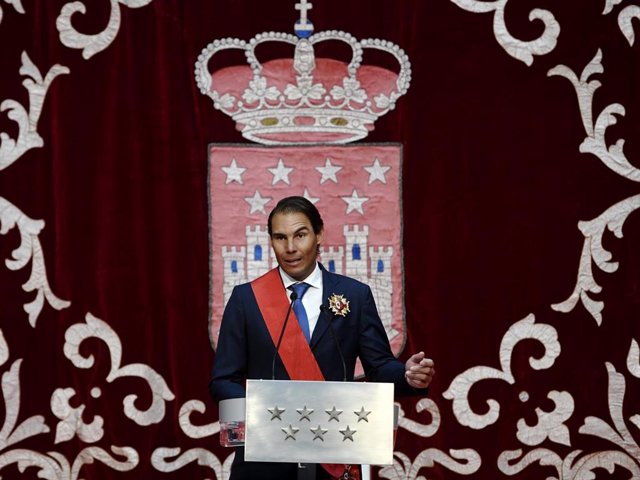 El tenista Rafael Nadal tras recibir la Gran Cruz de la Orden del Dos de Mayo en la Real Casa de Correos
