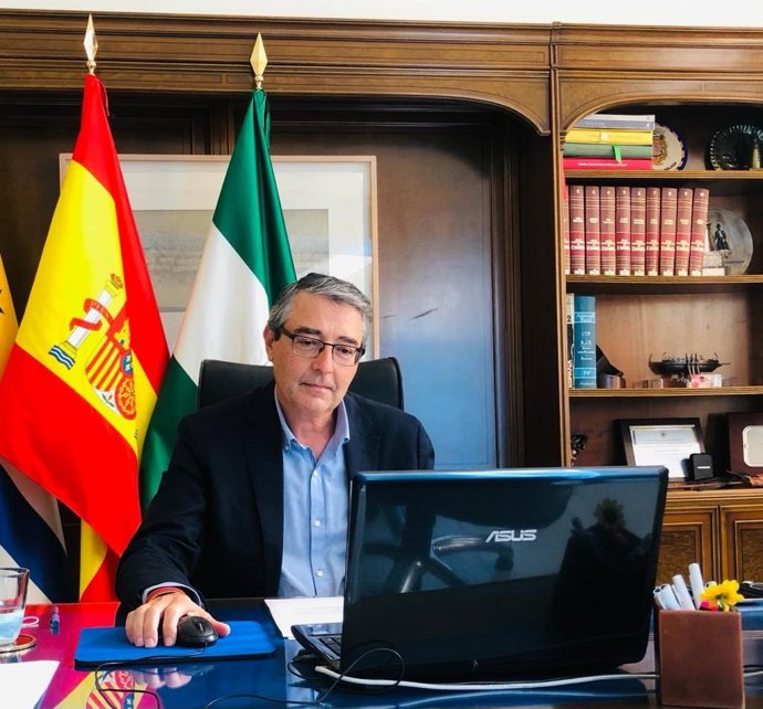 El presidente de la Diputación de Málaga y alcalde de Rincón de la Victoria, Francisco Salado.