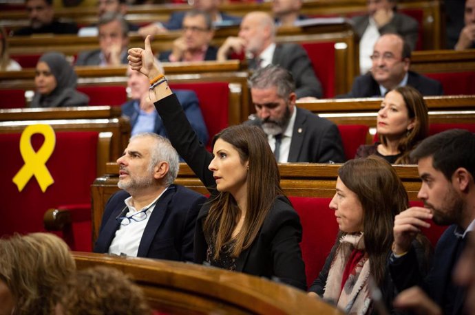 El presidente y la portavoz de Ciudadanos en el Parlament de Cataluña, Carlos Carrizosa y Lorena Roldán.