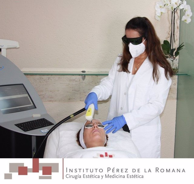 El Instituo Pérez de la Romana realiza un tratamiento con IPL 