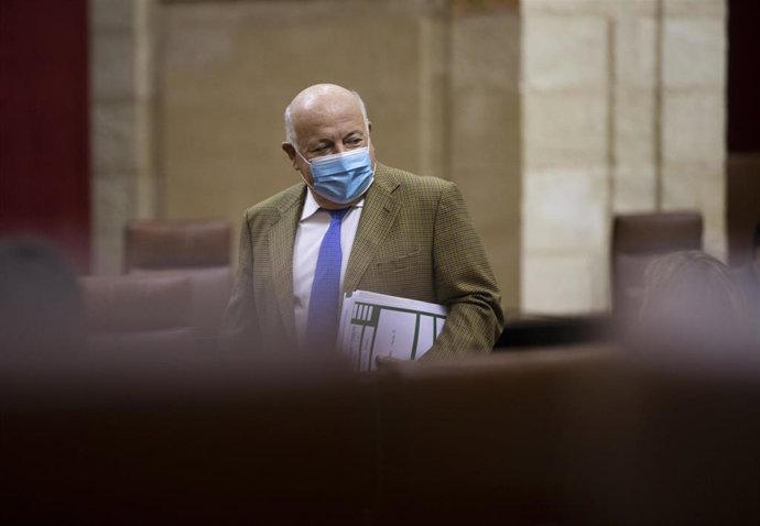 El consejero de Salud y Familias, Jesús Aguirre, en el Pleno, foto de archivo
