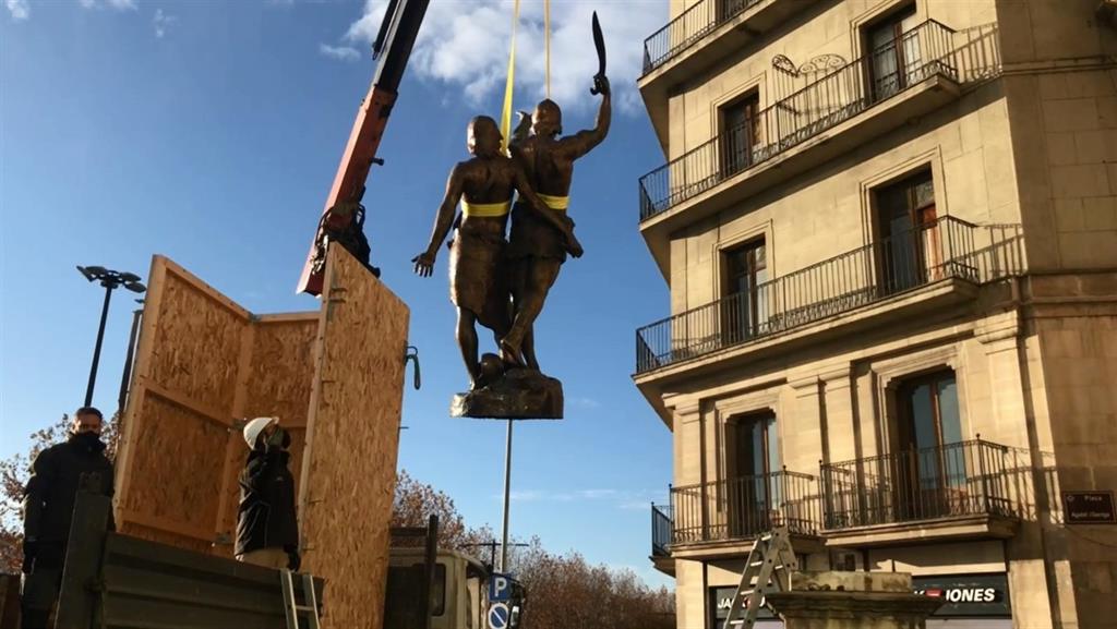 Trasladan la escultura de Indíbil y Mandoni de Lleida al CRBMC para su restauración