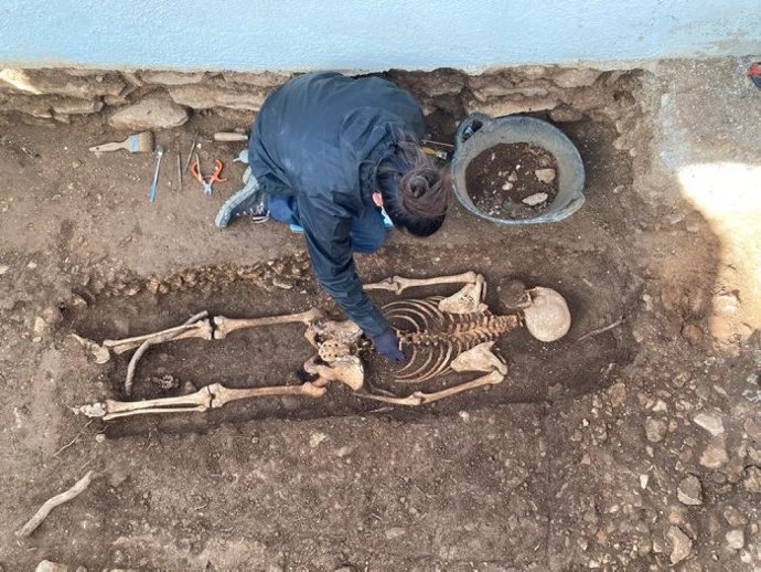 La Generalitat saca los restos de un cadáver de la fosa de Els Reguers, en Tortosa (Tarragona)