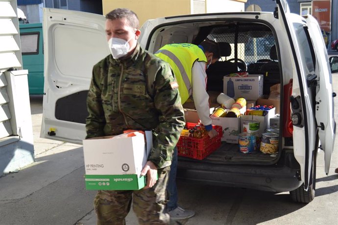 Unidades del Ejército de Tierra y de la Base Aérea donan 800 kilos de productos básicos al Banco de Alimentos