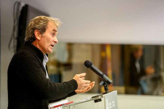 El director del Centro de Coordinación de Alertas y Emergencias Sanitarias (CCAES), Fernando Simón, ofrece una rueda de prensa para informar sobre la evolución de la pandemia de coronavirus, en el Complejo de Moncloa, Madrid (España), a 26 de noviembre 