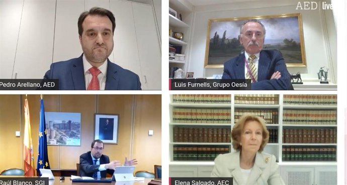 Pedro Arellanos (AED), Luis Furnells (Oesía), Raúl Blanco (secretario general de Industria y Pyme) y Elena Salgado (AEC)