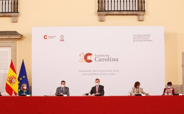El rey Felipe VI presidente la reunión del Patronato de la Fundación Carolina