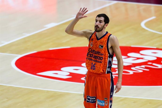 Guillem Vives durante un partido de Valencia Basket