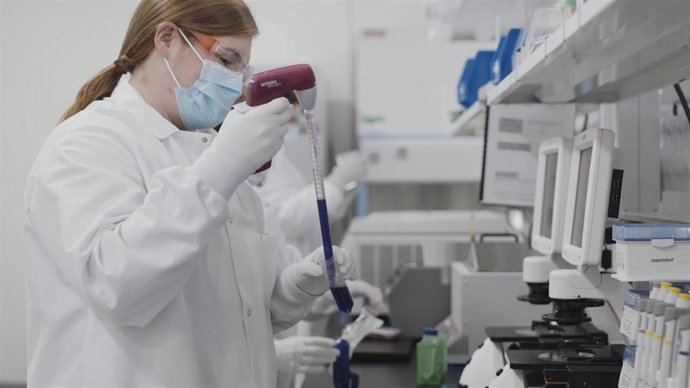 HANDOUT - 16 November 2020, US: A screengrab taken from undated video issued by Moderna shows a scientist working on the Moderna coronavirus vaccine. The US pharmaceutical firm said early analysis suggests its Covid-19 vaccine is 94.5-per-cent effective.