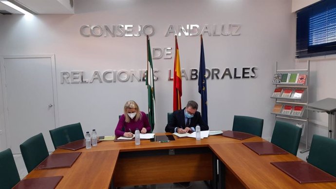 El IAM y el Consejo Andaluz de Relaciones Laborales firman un convenio para potenciar la formación en género en la negociación colectiva
