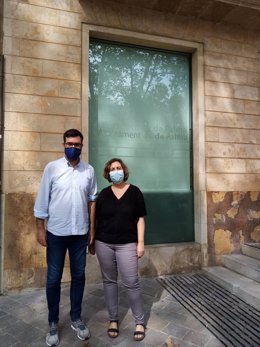 La coordinadora general de Bienestar Social, Catalina Trobat, y el concejal de Cultura y Bienestar Social, Antoni Noguera.