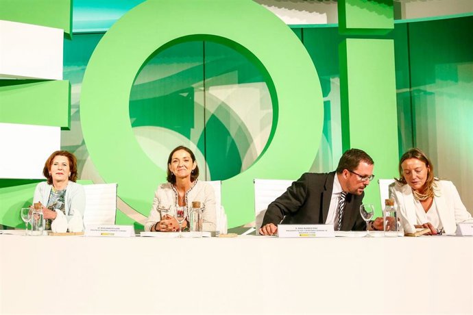 La ministra de Industria, Comercio y Turismo en funciones, Reyes Maroto, clausura el curso de la Escuela de Organización Industrial 2018/2019