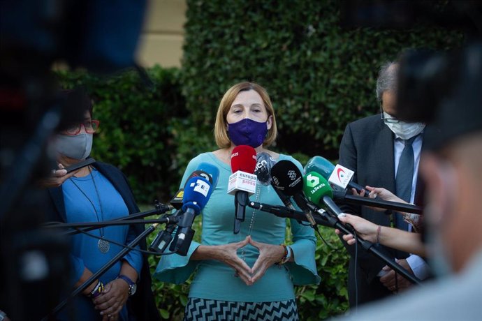 La expresidenta del Parlament Carmen Forcadell ofrece declaraciones a los medios de comunicación junto al expresidente de la Generalitat, Quim Torra, y la exconsellera de Trabajo, Asuntos Sociales y Familia Dolors Bassa, en Barcelona 29 septiembre de 20