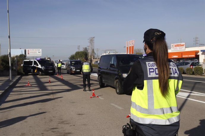 Agentes de la Policía Nacional en un control en Mallorca