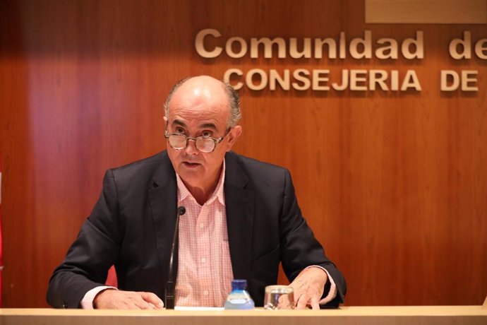El viceconsejero de Salud Pública y Plan COVID-19 de la Comunidad de Madrid, Antonio Zapatero, interviene durante una rueda de prensa en la Consejería de Sanidad, en Madrid (España), a 20 de noviembre de 2020. 