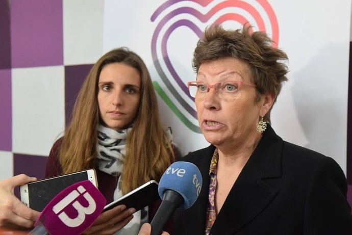 Muñoz y Jover, atendiendo a los medios.