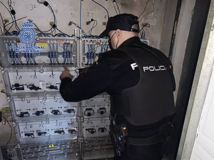 Nota Prensa: "La Policía Nacional Detiene A Un Electricista Que Estafó A Toda Una Comunidad De Propietarios Realizando Falsos Boletines De Instalaciones Eléctricas"
