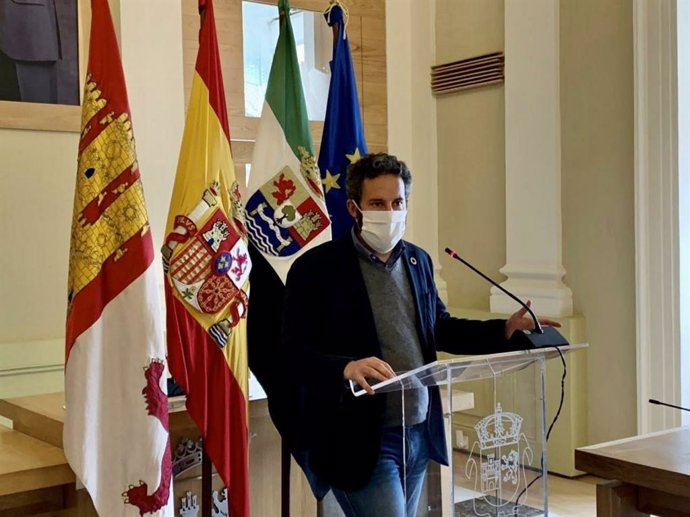El portavoz del gobierno local de Cáceres, Andrés Licerán, en la rueda de prensa posterior a la Junta de Gobierno local